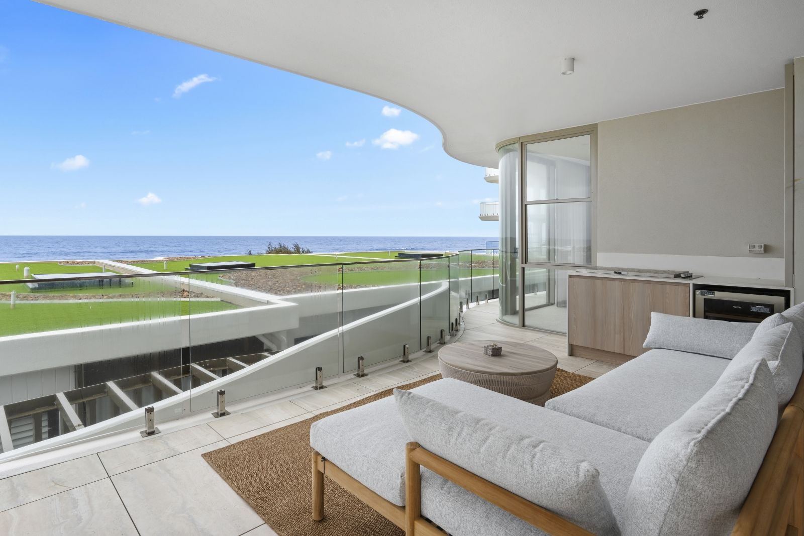the esplanade palm beach interior design service - balcony