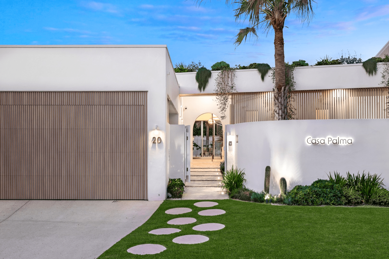 20 Long Island Court, Mermaid Waters