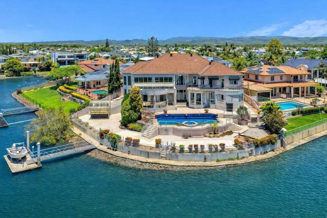 Benowa Waters - Luxury Real Estate