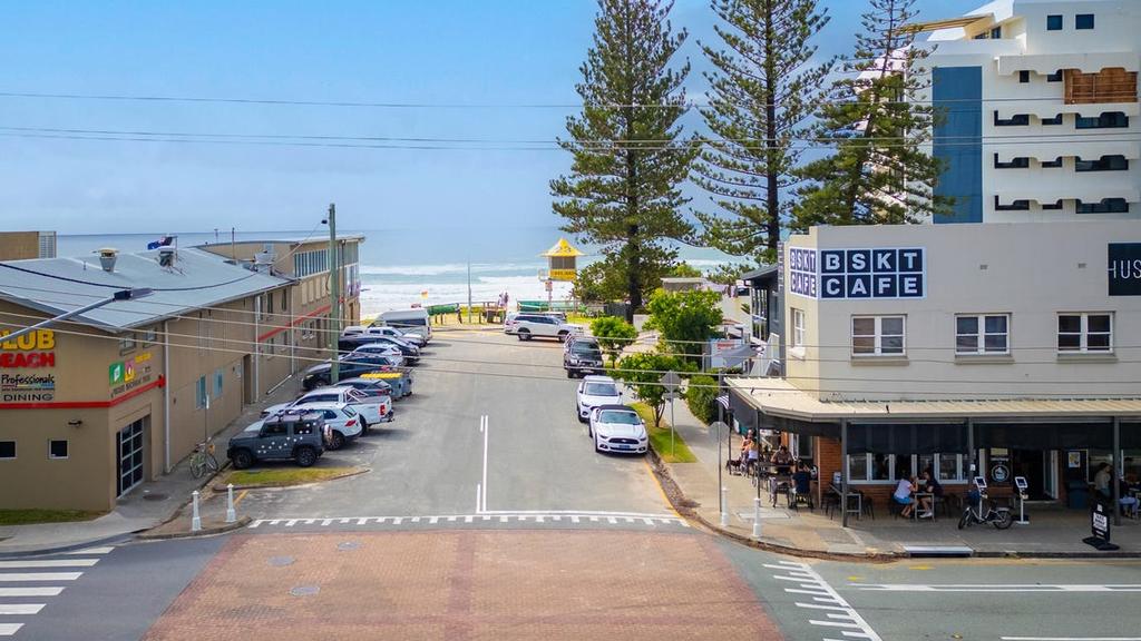 Mermaid Beach - Local Surf Club