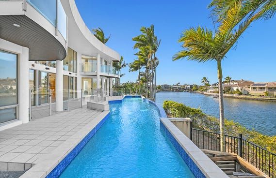 Mermaid Waters - Home Poolside