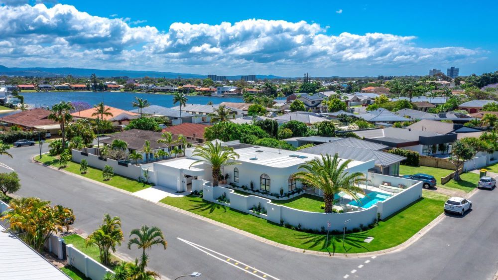 Mermaid Waters - Luxury Canal Homes